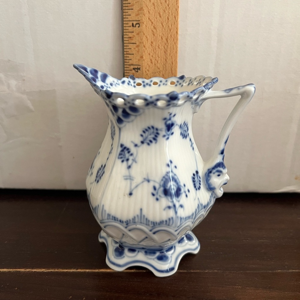 Royal Copenhagen Fluted Full Lace 5 oz Creamer